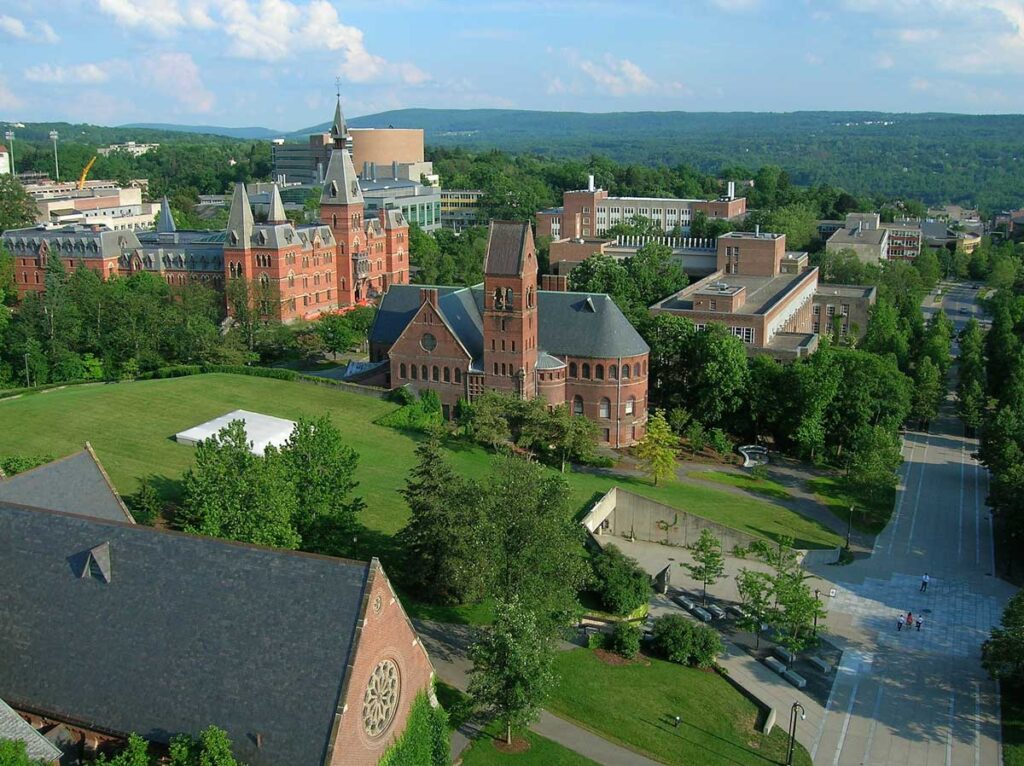 La Universidad de Cornell es una de las más prestigiosas de los Estados Unidos de América.