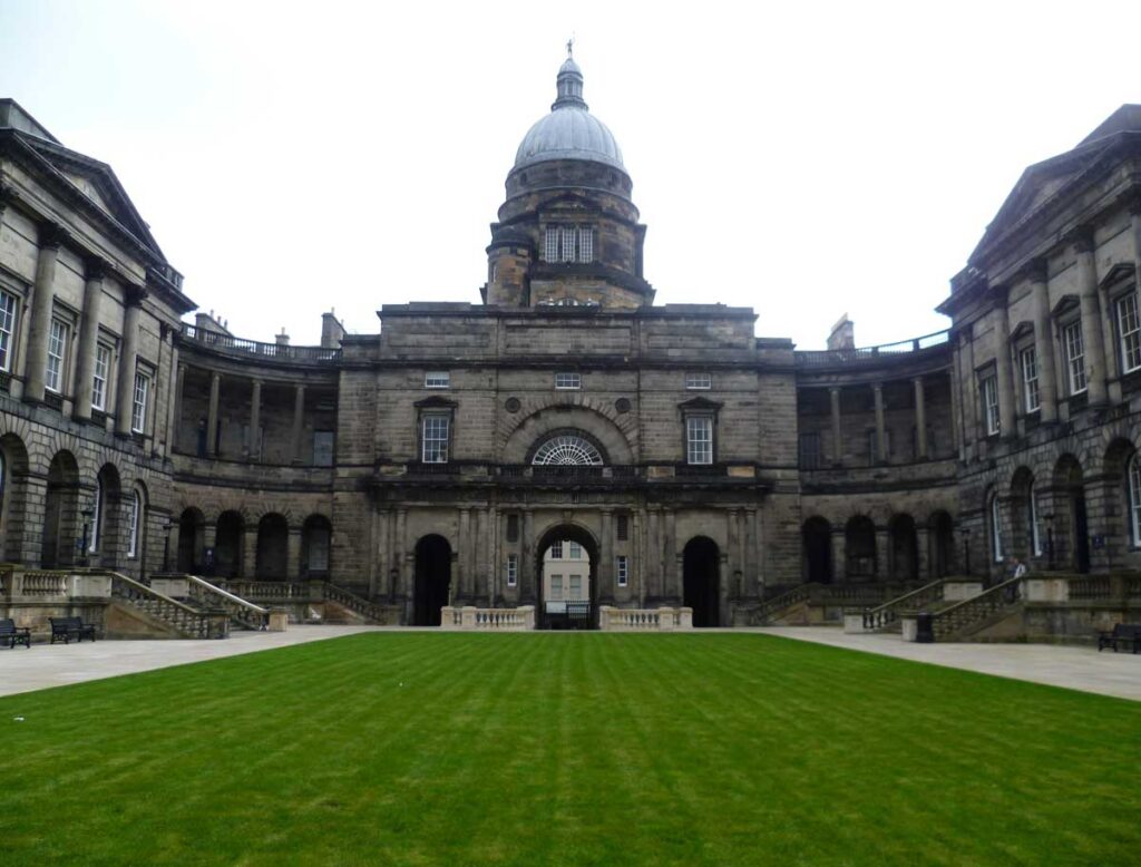 Universidad de Edimburgo en Escocia.