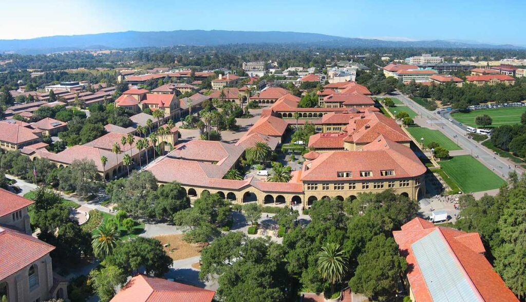 La Universidad de Stanford es una de las mejores de Estados Unidos y de todo el mundo.