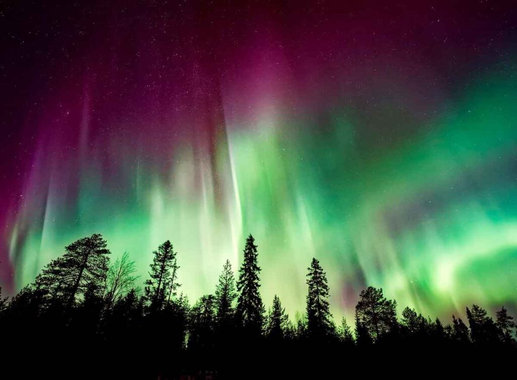 Las auroras boreales es un fenómeno que ocurre en los países nórdicos y está considerado como una de las maravillas naturales del planeta.