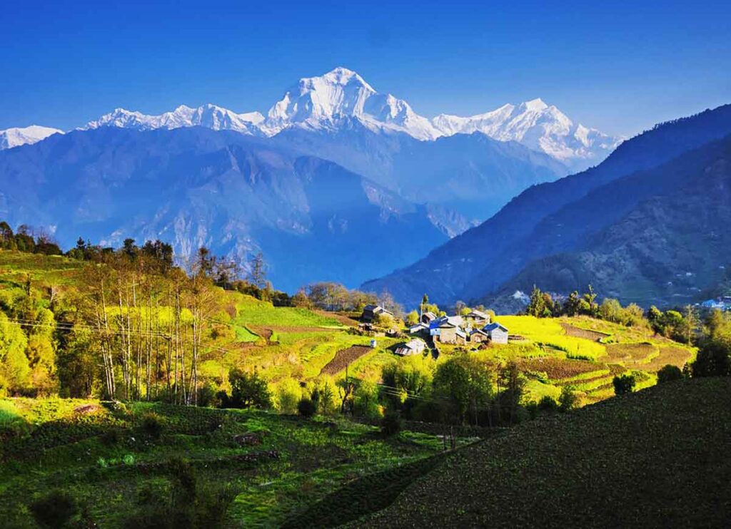 El Monte Everest es el pico más alto de todo el planeta tierra. Se encuentra situado entre Nepal y el Tíbet y es una maravilla natural.