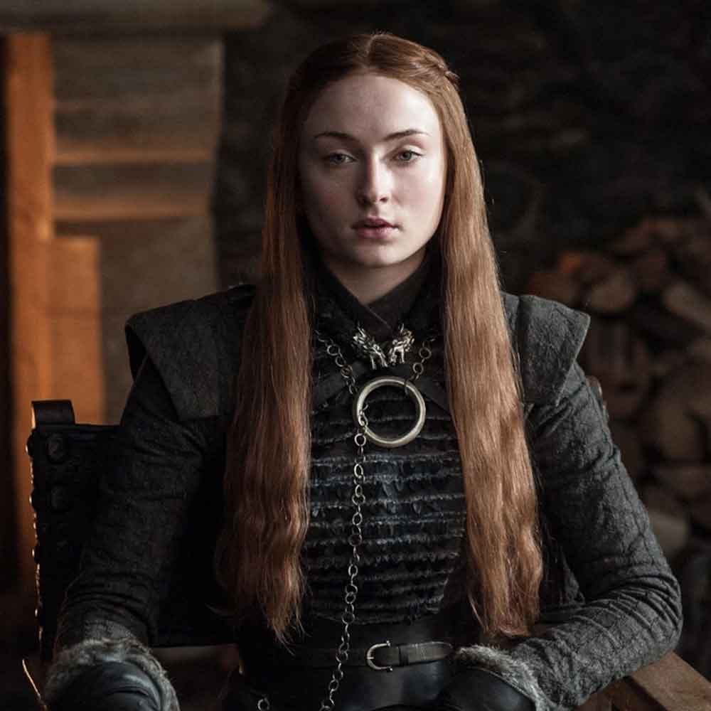 Sansa Stark es la hermana de Arya Stark e Hija de Eddard Stark. 